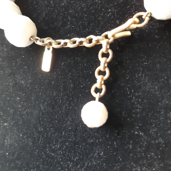 Vintage Monet White Bead Necklace - Picture 5 of 8